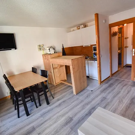 L'enchalpe: Ski-in With Pool And Mountain Views Apartment *